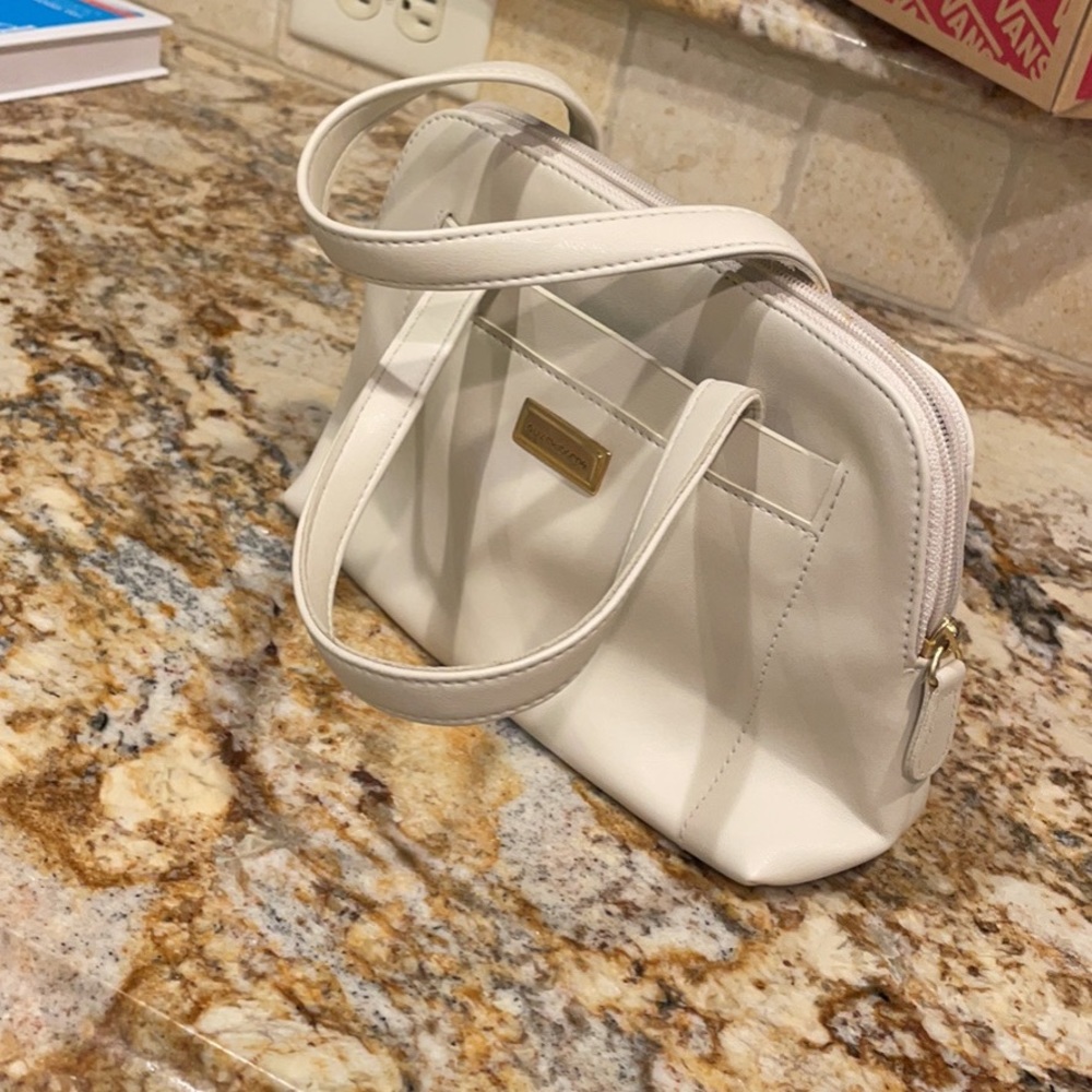 Liz Claiborne Creme handbag with gold accents